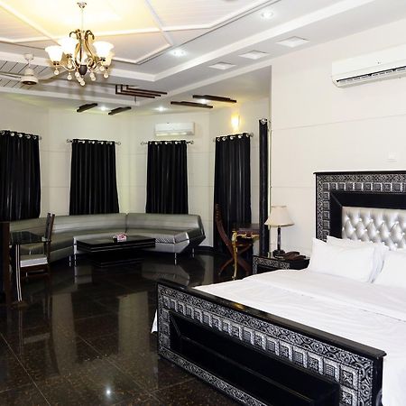 Midway Hotel & Restaurant Sadiqabad Buitenkant foto