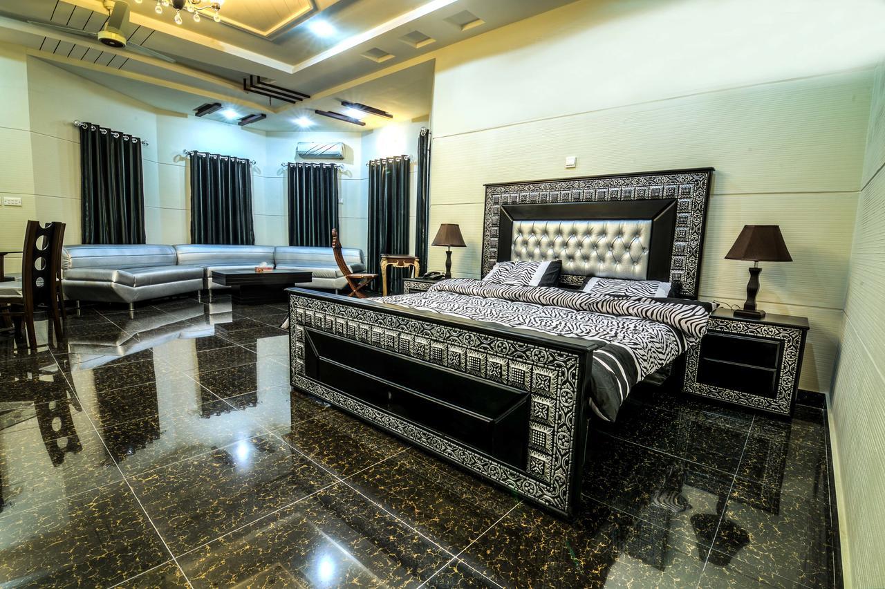 Midway Hotel & Restaurant Sadiqabad Buitenkant foto