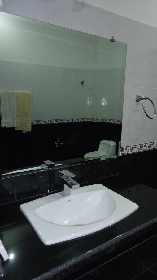 Midway Hotel & Restaurant Sadiqabad Buitenkant foto