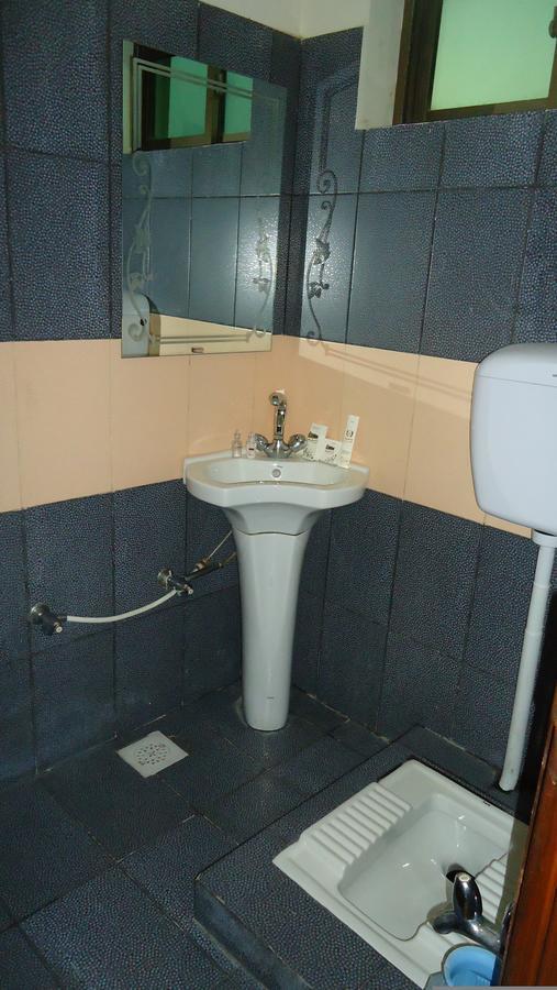 Midway Hotel & Restaurant Sadiqabad Buitenkant foto