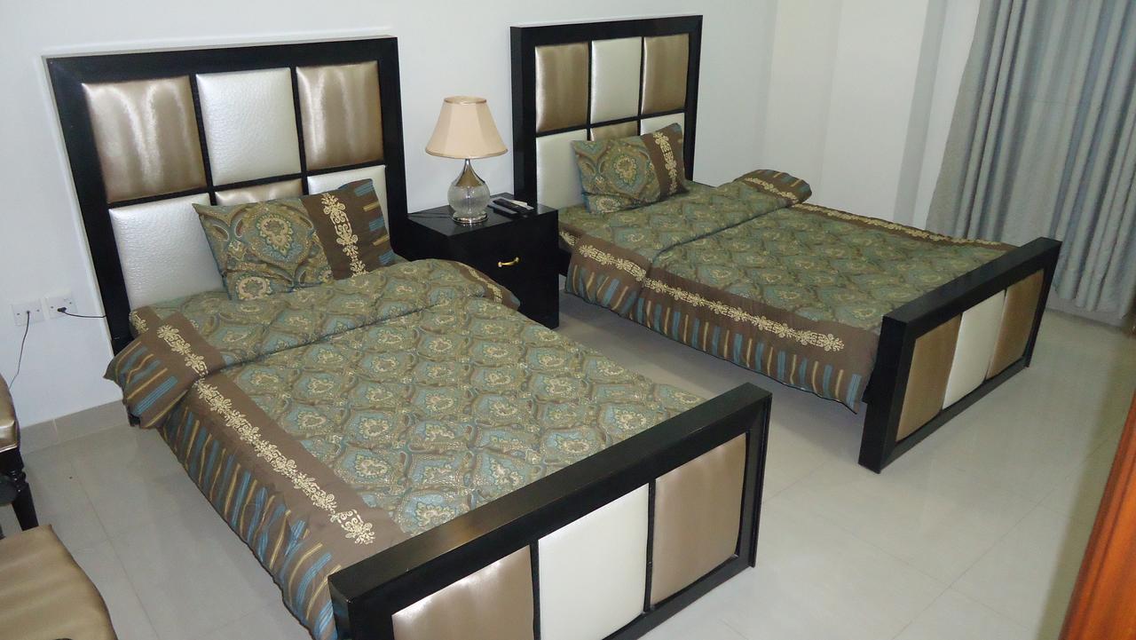Midway Hotel & Restaurant Sadiqabad Buitenkant foto