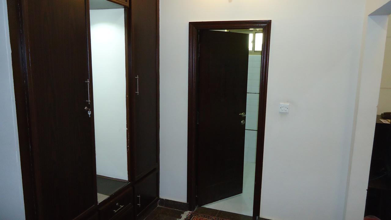 Midway Hotel & Restaurant Sadiqabad Buitenkant foto