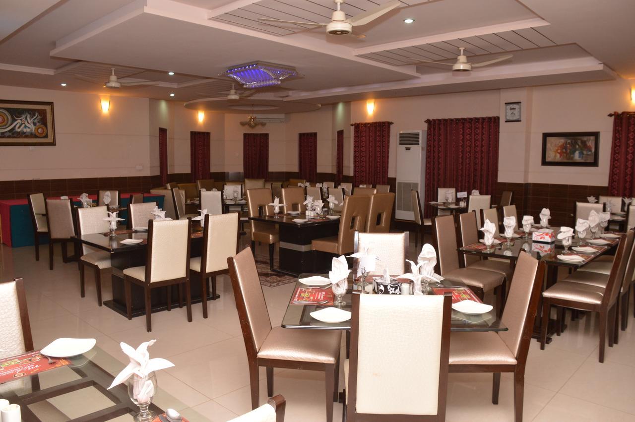 Midway Hotel & Restaurant Sadiqabad Buitenkant foto