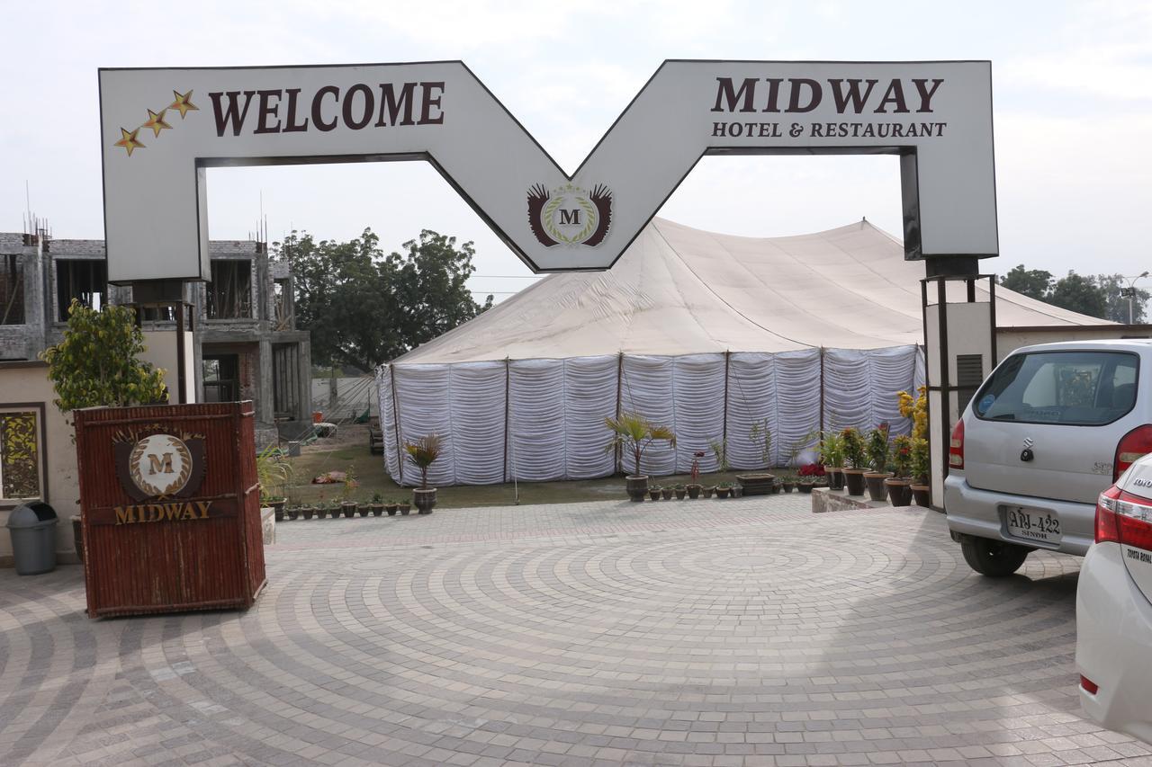 Midway Hotel & Restaurant Sadiqabad Buitenkant foto