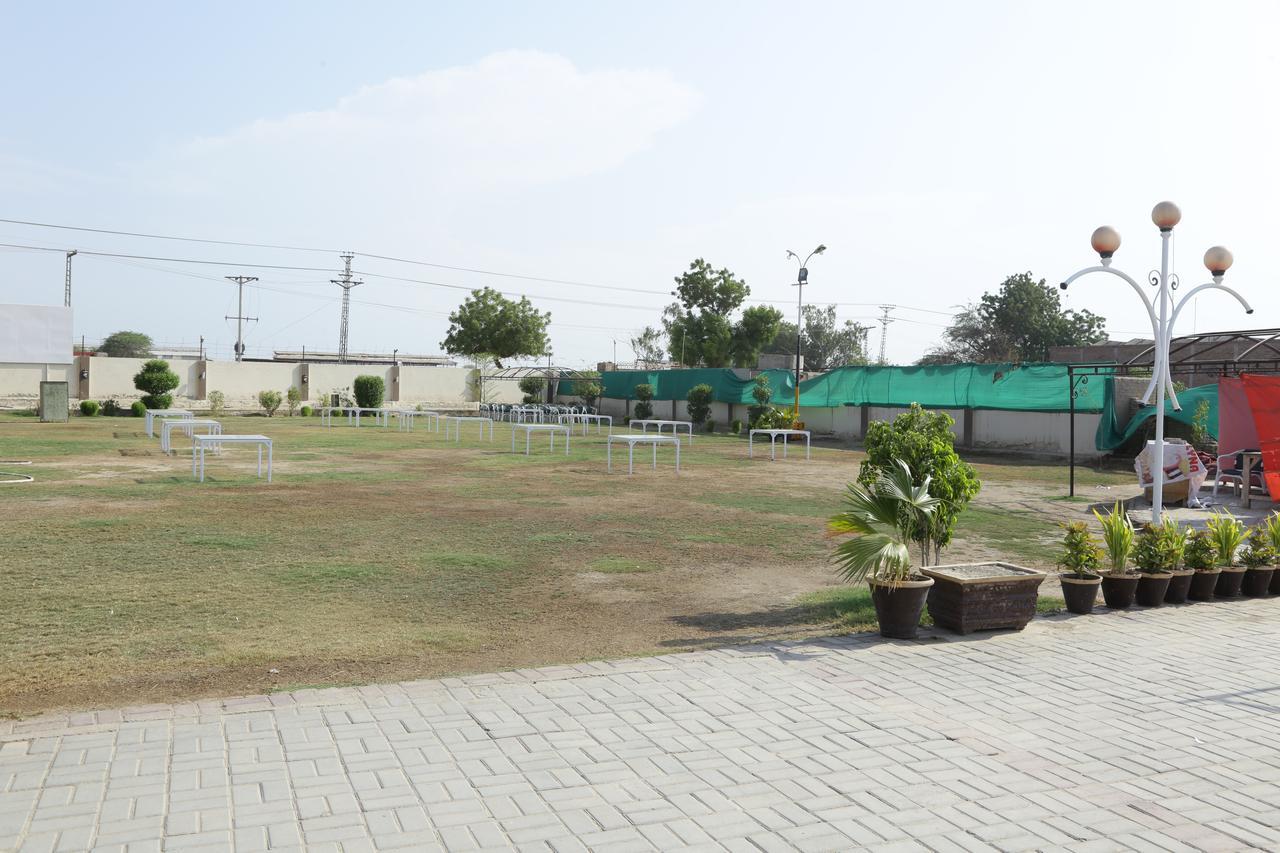 Midway Hotel & Restaurant Sadiqabad Buitenkant foto