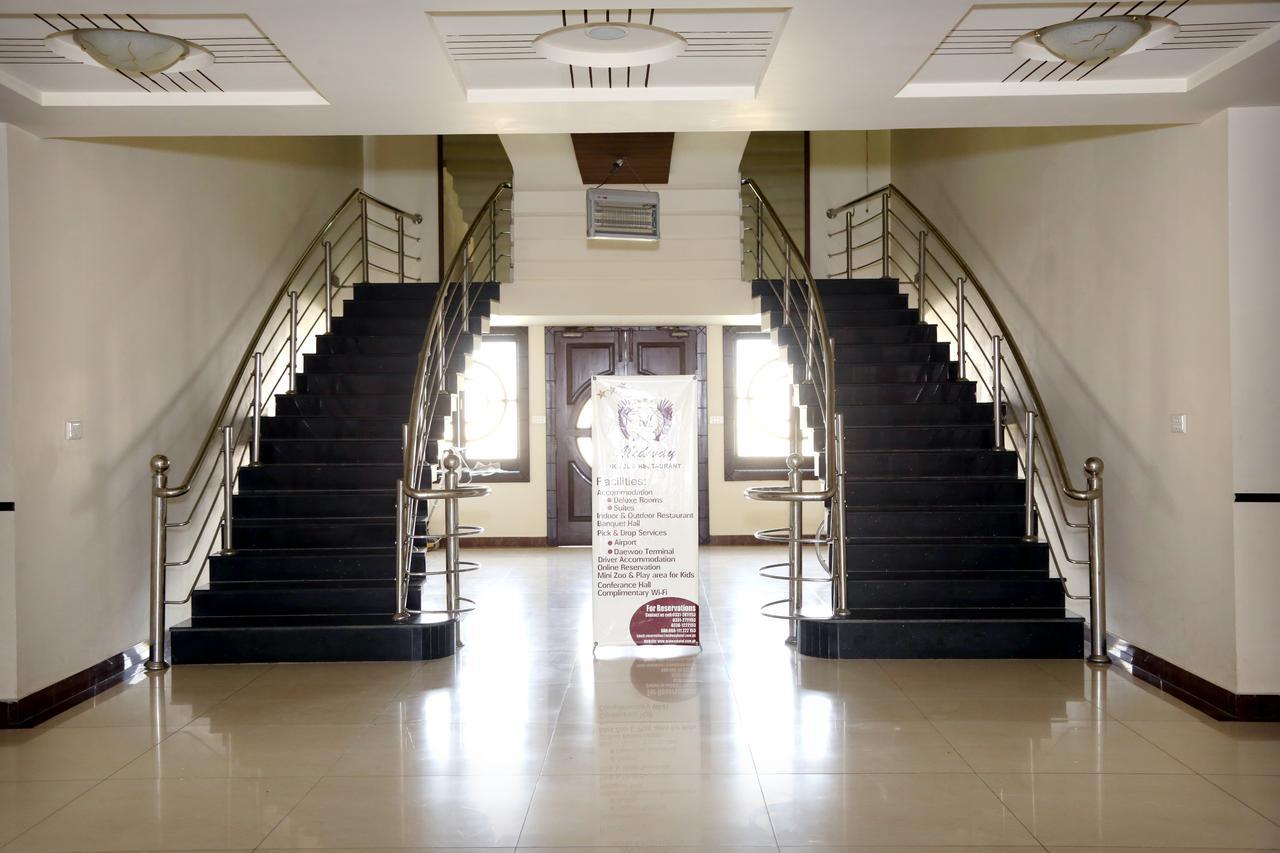 Midway Hotel & Restaurant Sadiqabad Buitenkant foto